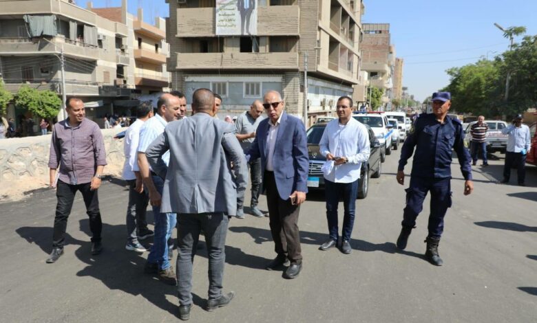 محافظ المنيا يتفقد أعمال رصف وتوسعة الطريق بمركز أبو قرقاص