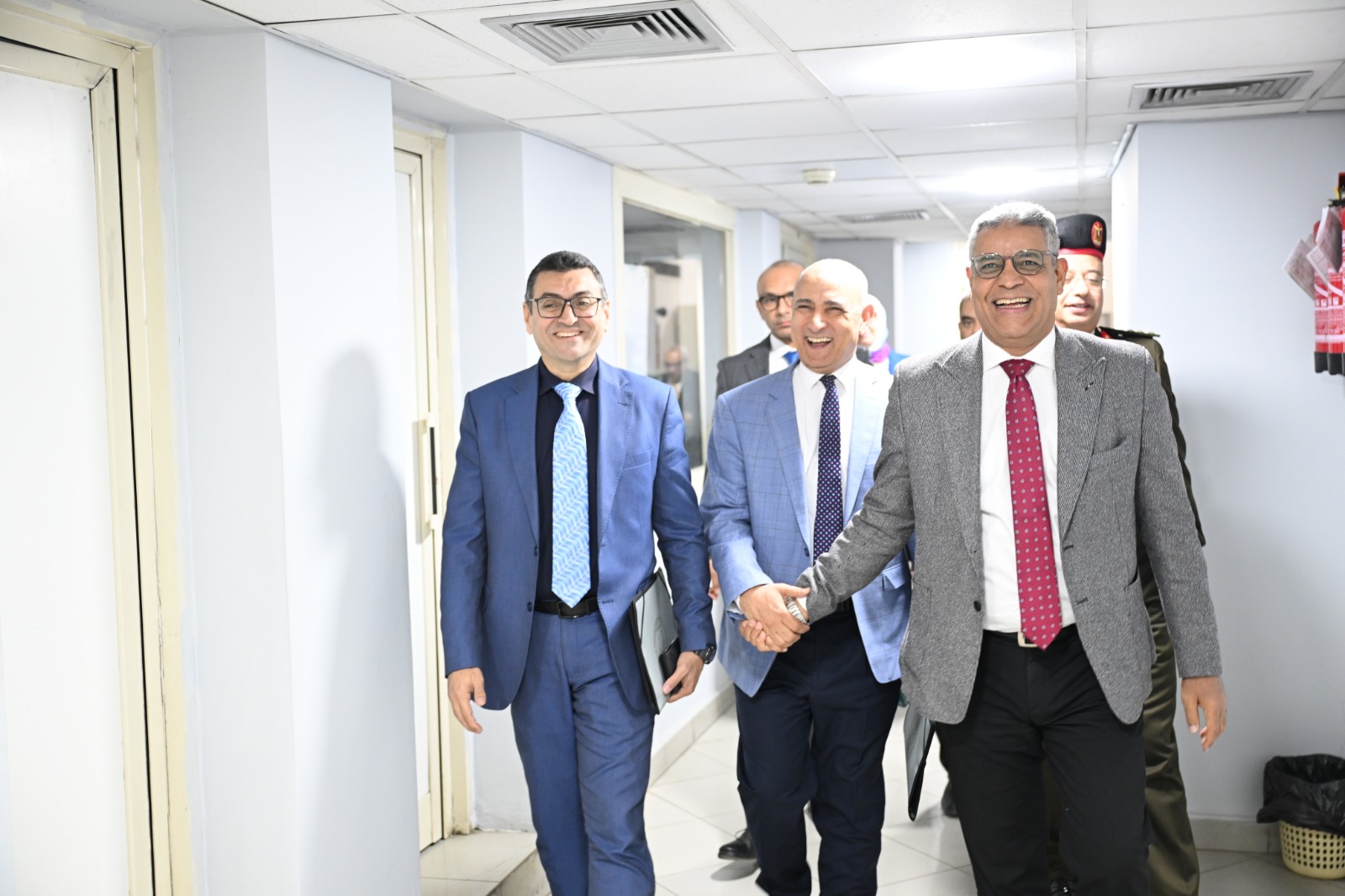 على هامش استضافة المؤتمر العلمي الأول للغرف النظيفة..أبوالمجد يفتتح غرفة نظيفة متكاملة بمقر الهيئة