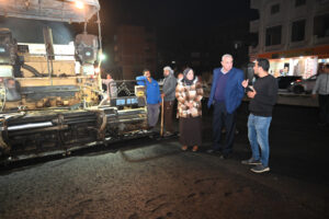 في جولة ميدانية مسائية.. الجندي يتابع رصف مصرف الزهار وتطوير حديقة قطور