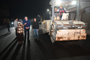 في جولة ميدانية مسائية.. الجندي يتابع رصف مصرف الزهار وتطوير حديقة قطور