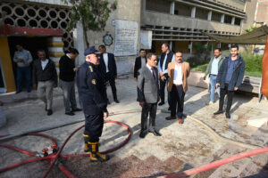 محافظ الغربية يعلن السيطرة على حريق مسرح مدرسة طنطا الزراعية دون إصابات