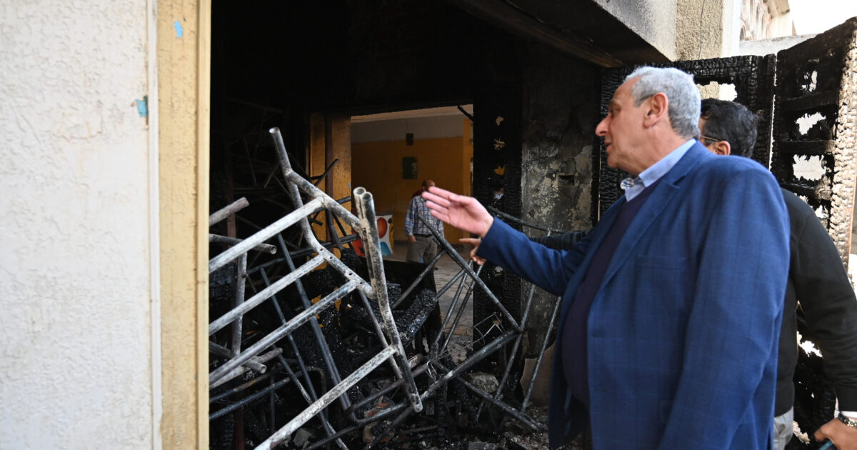 محافظ الغربية يعلن السيطرة على حريق مسرح مدرسة طنطا الزراعية دون إصابات