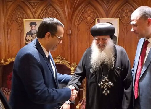 وكيل وزارة التربية والتعليم بالغربية يهنئ نيافة الأنبا بولا مطران طنطا وتوابعها 