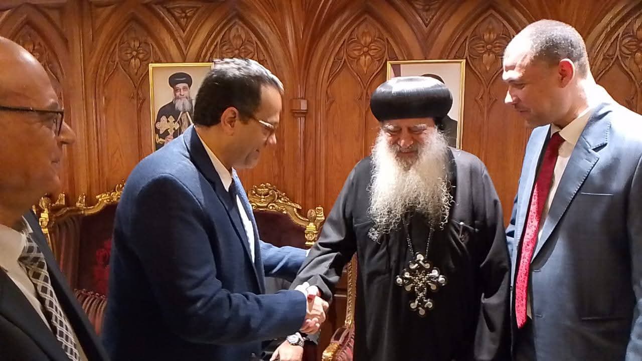 وكيل وزارة التربية والتعليم بالغربية يهنئ نيافة الأنبا بولا مطران طنطا وتوابعها 