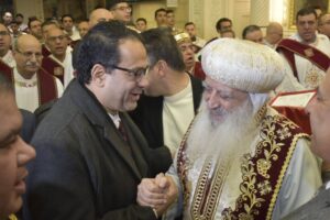 وكيل وزارة التربية والتعليم بالغربية يهنئ نيافة الأنبا بولا مطران طنطا وتوابعها 