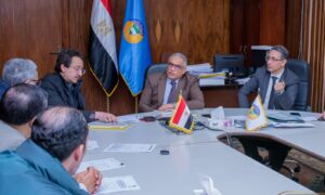 الدكتور محمد حسين يشدد على تطبيق آليات الحوكمة المؤسسية لتعزيز الشفافية وزيادة الموارد الذاتية