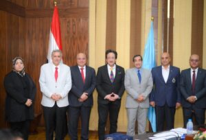 تقديرًا لعطائه المتميز…نائب رئيس جامعة طنطا يكرم أمين عام الجامعة