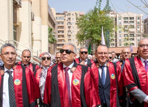رئيس جامعة طنطا يشهد تخرج الدفعة 52 لطلاب البكالوريوس والدفعة 44 من الدراسات العليا بكلية التجارة